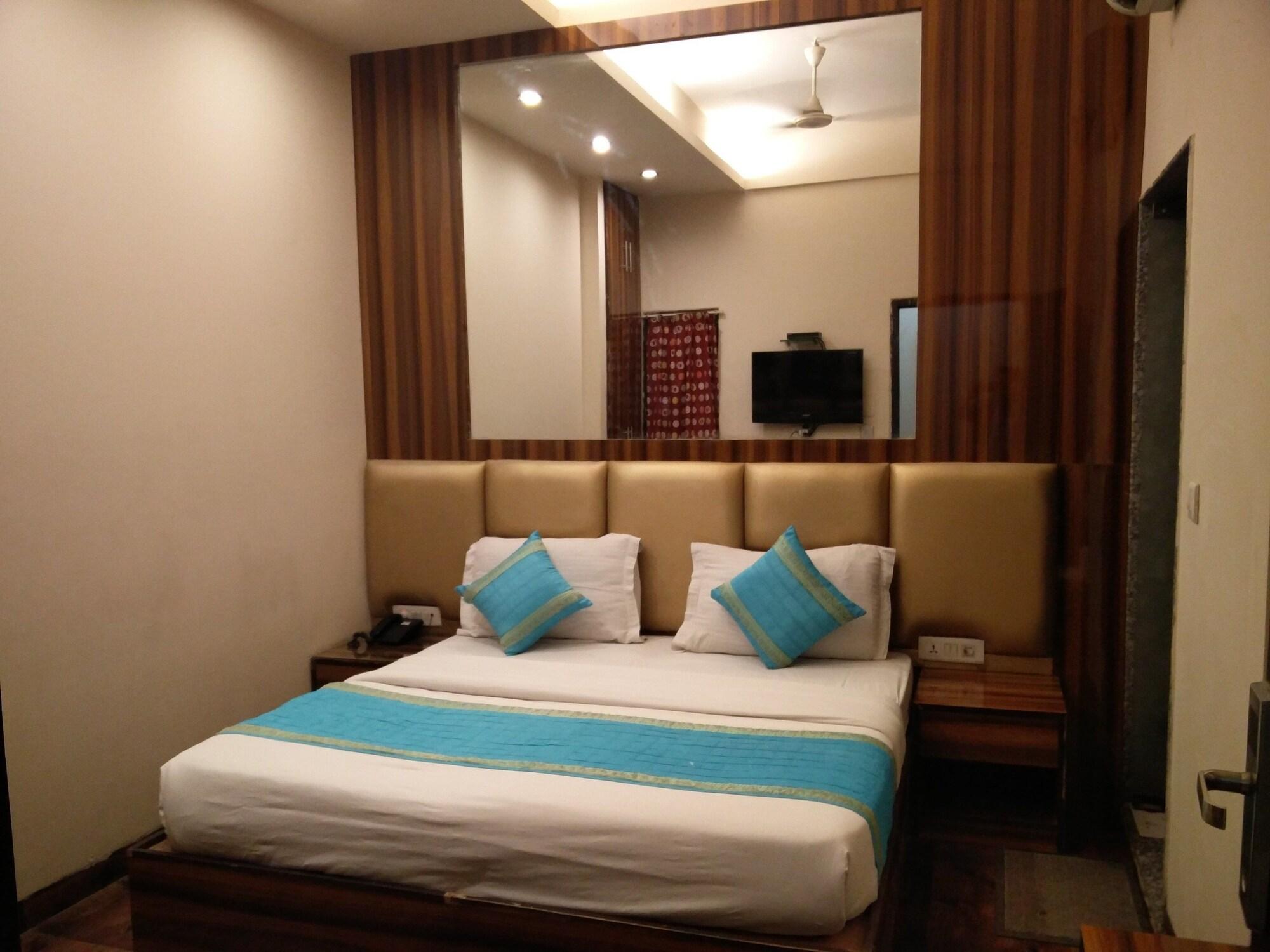 Rupam Hotel Делі Екстер'єр фото