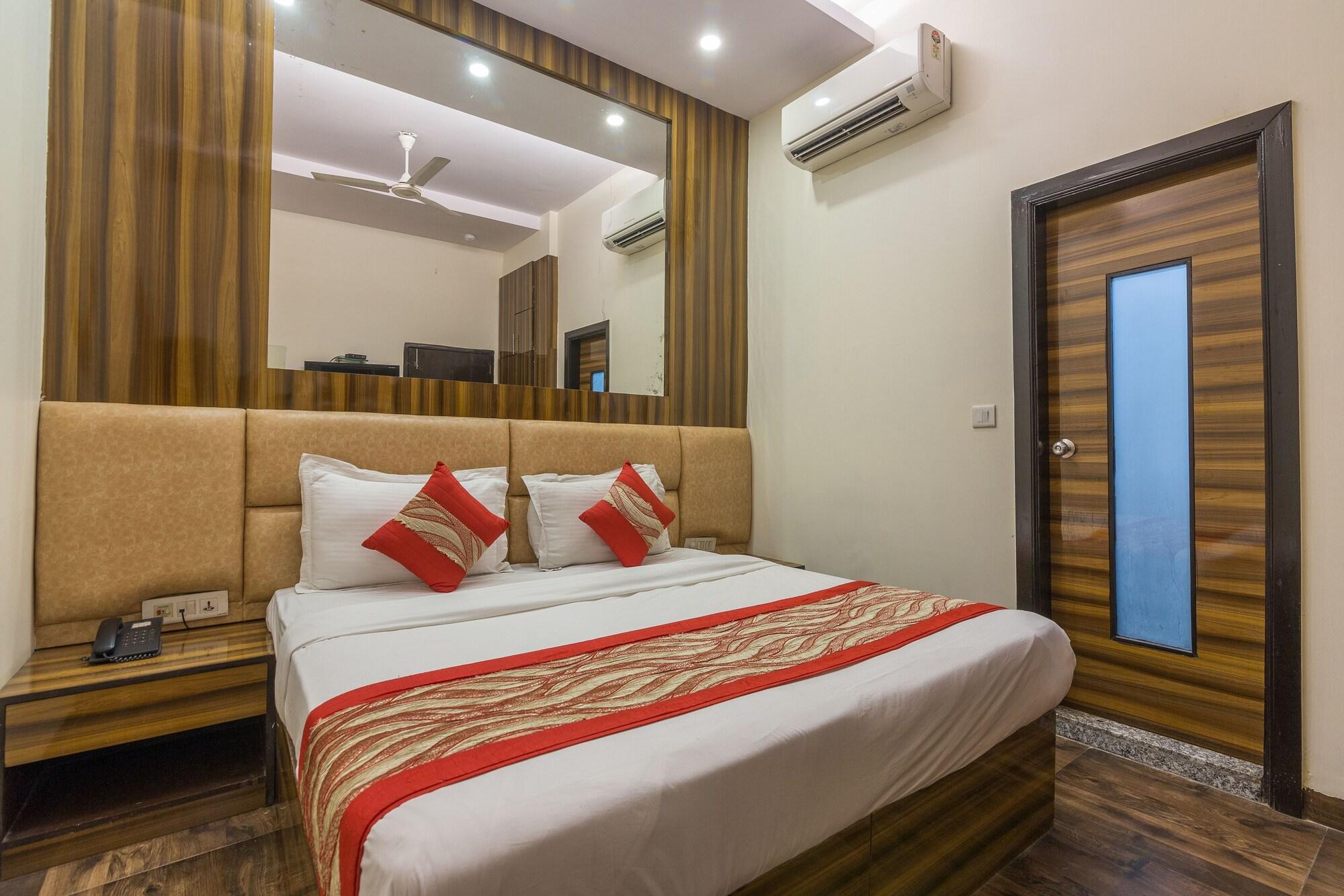 Rupam Hotel Делі Екстер'єр фото