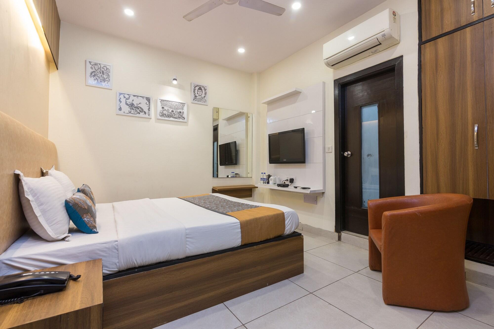 Rupam Hotel Делі Екстер'єр фото