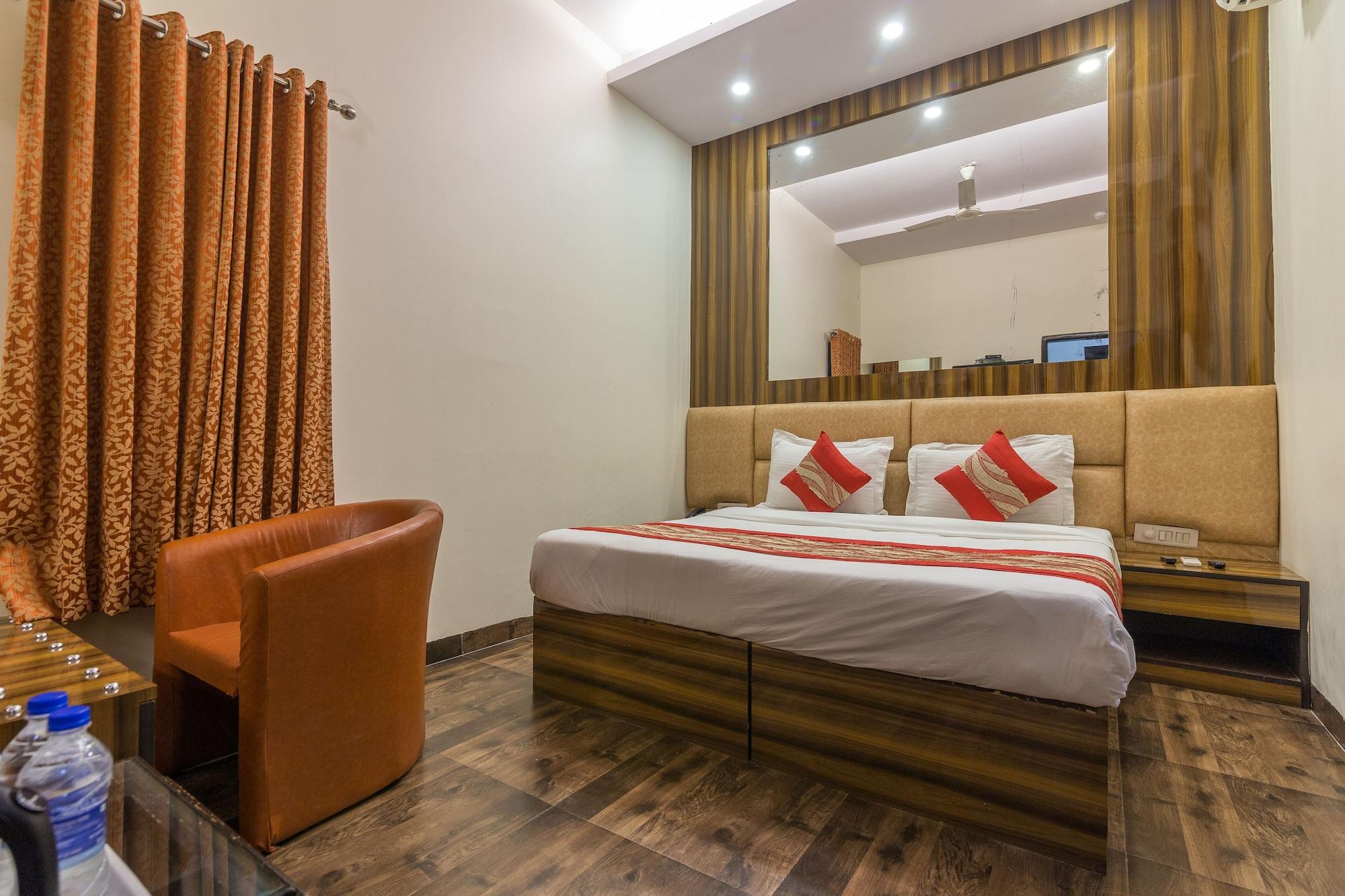 Rupam Hotel Делі Екстер'єр фото