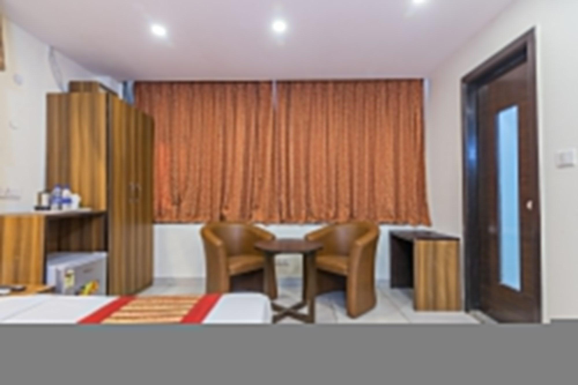 Rupam Hotel Делі Екстер'єр фото