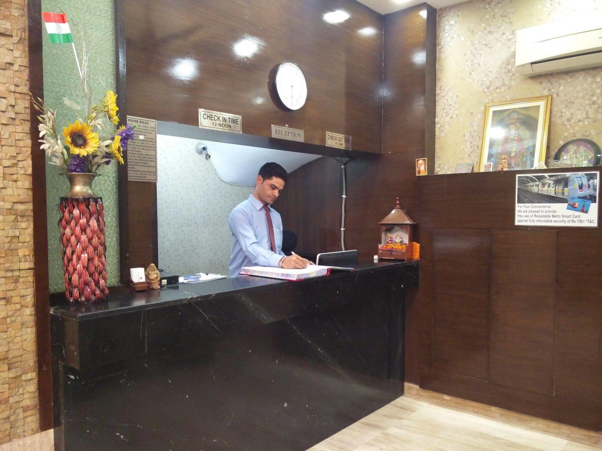 Rupam Hotel Делі Екстер'єр фото