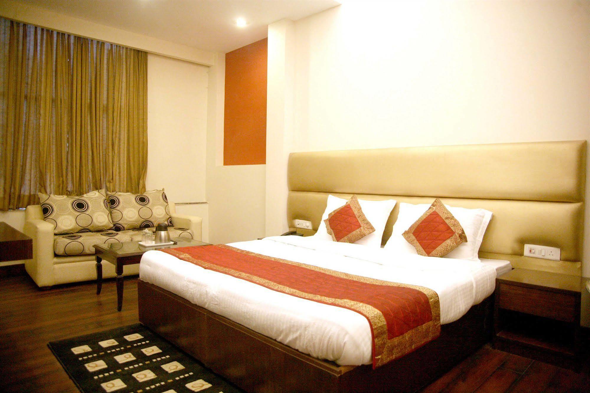 Rupam Hotel Делі Екстер'єр фото