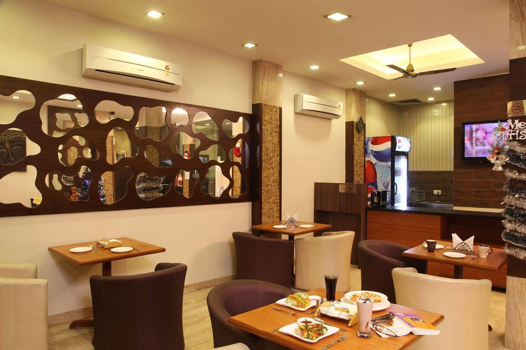 Rupam Hotel Делі Екстер'єр фото