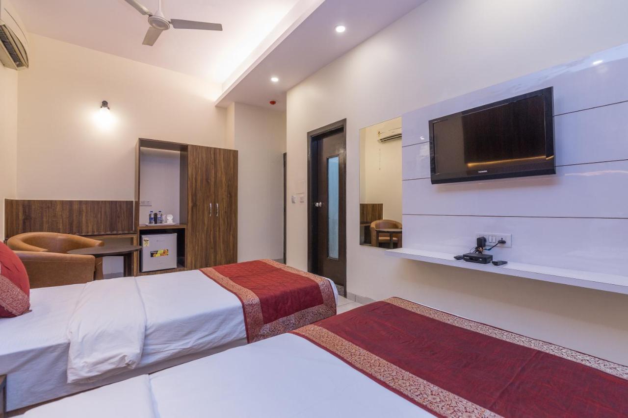 Rupam Hotel Делі Екстер'єр фото
